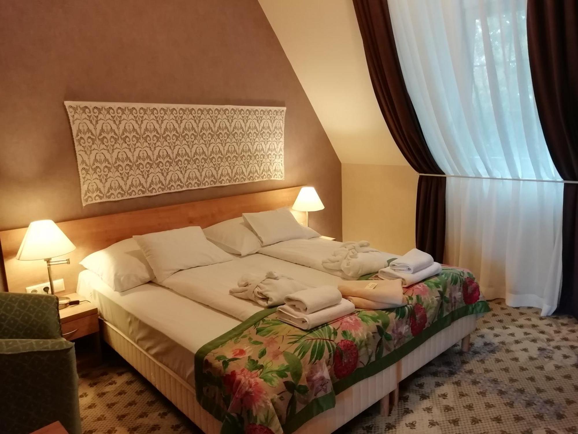 Batthyany Kuria Hotel Zalacsany Exterior photo